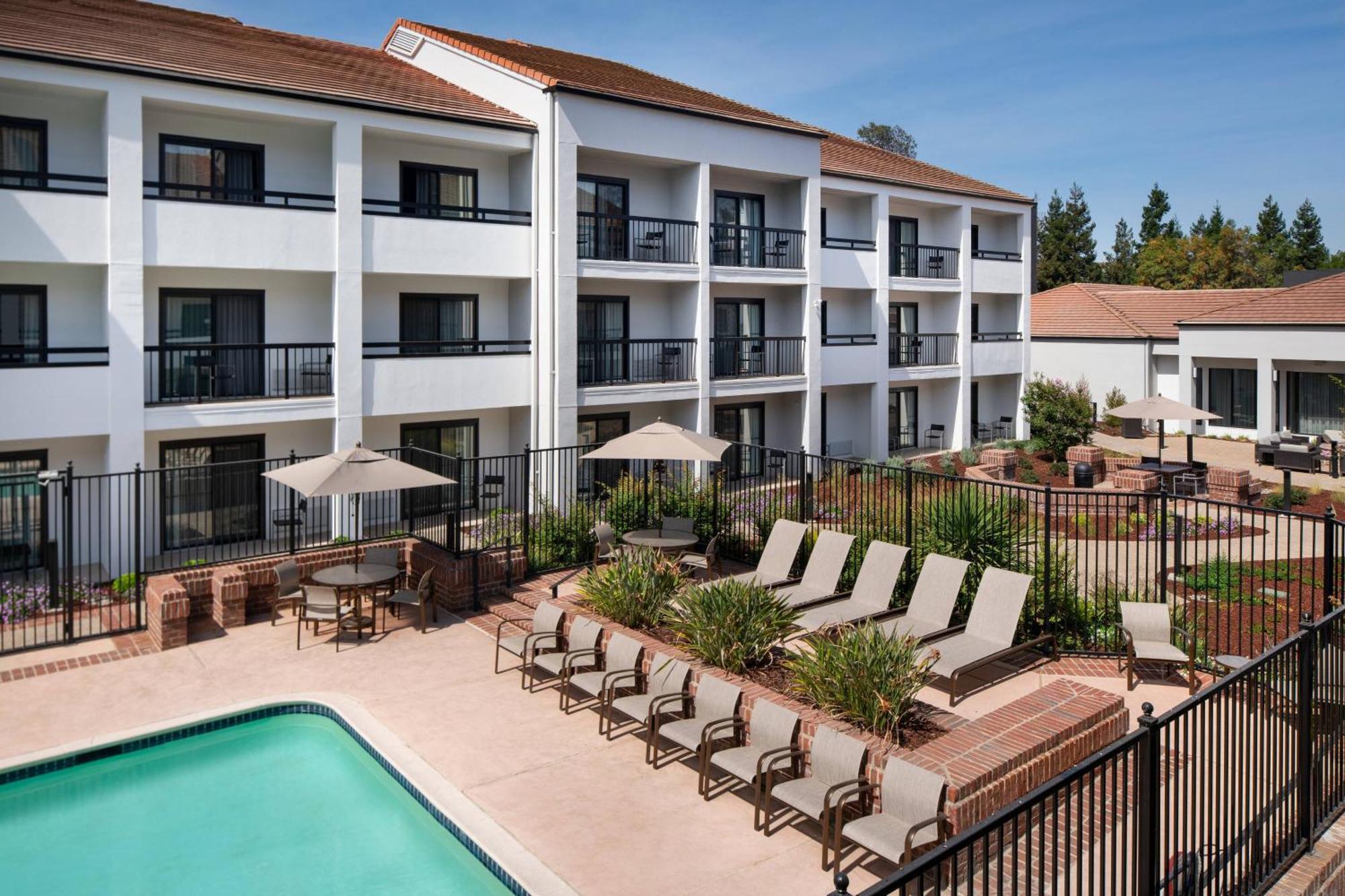 Courtyard San Jose Cupertino Hotel Exterior photo